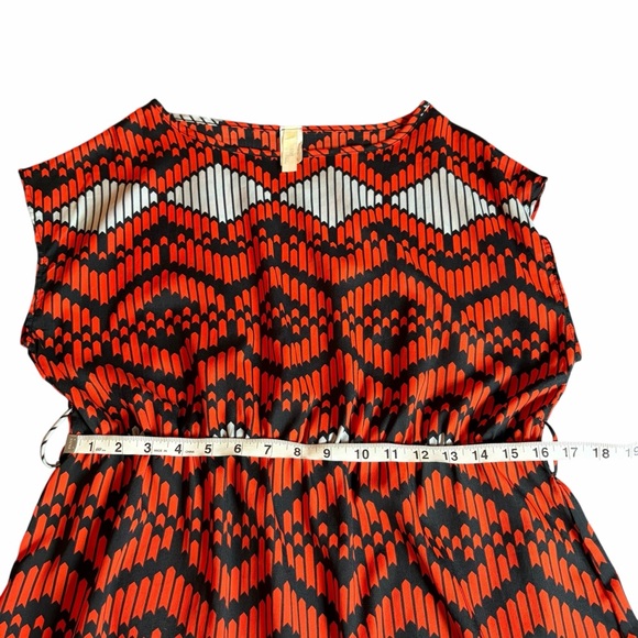 TINI LILI GEOMETRIC RED BLACK WHITE DRESS SIZE LARGE - Picture 4 of 9